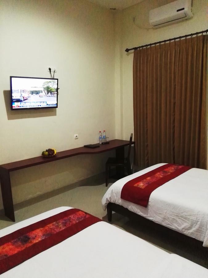 Hotel Transit Пасуруан Экстерьер фото