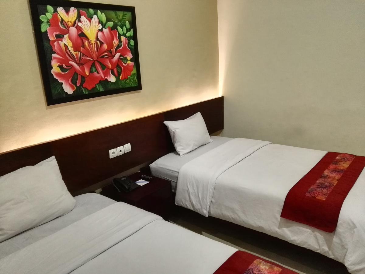 Hotel Transit Пасуруан Экстерьер фото