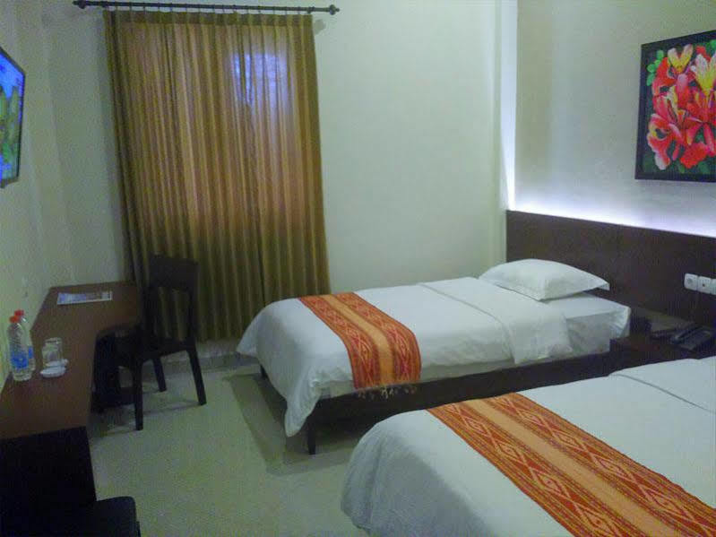 Hotel Transit Пасуруан Экстерьер фото